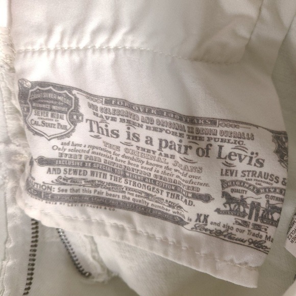 Levi's Shorts Womens Size 27 White Altered 501 Side Zipper Denim Cutoff Frayed - Picture 9 of 16